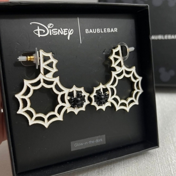 🔹️Baublebar🔹️ X Disney spider web glow in the dark Earrings - Picture 2 of 2